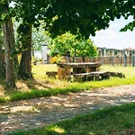 Casa de Férias Domaine Canteloup Vignes Et Piscine Saint-Caprais-de-Bordeaux