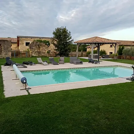 Casa de Férias Domaine Canteloup Vignes Et Piscine Saint-Caprais-de-Bordeaux