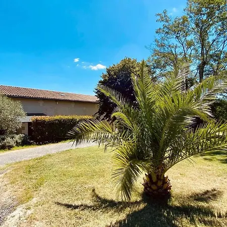 Дом отдыха Domaine Canteloup Vignes Et Piscine Saint-Caprais-de-Bordeaux