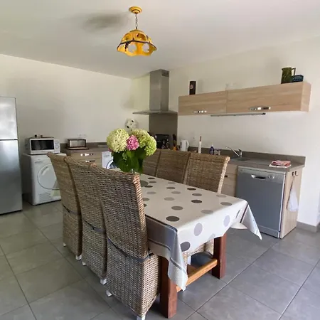 Holiday home Domaine Canteloup Vignes Et Piscine Saint-Caprais-de-Bordeaux