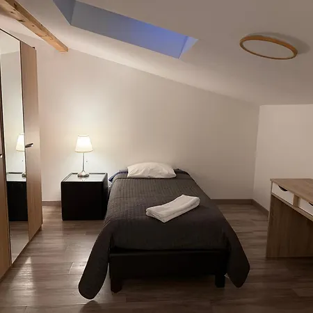 Дом отдыха Domaine Canteloup Vignes Et Piscine Saint-Caprais-de-Bordeaux
