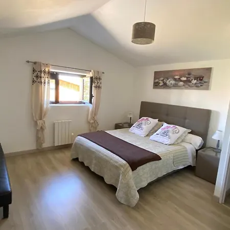 Domaine Canteloup Vignes Et Piscine Holiday home Saint-Caprais-de-Bordeaux